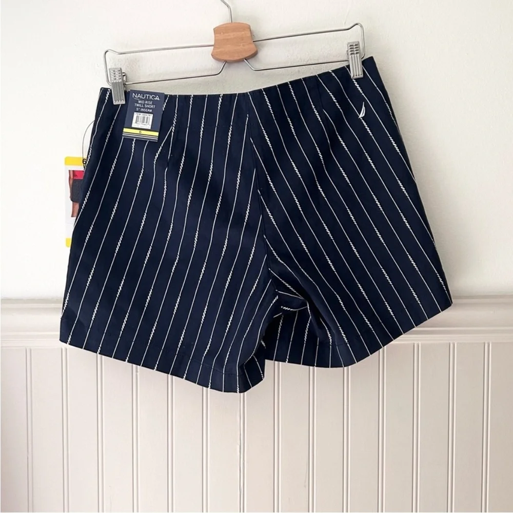 ⭐️ NEW Nautica Size 6 Mid Rise Navy White Striped Twill Shorts
